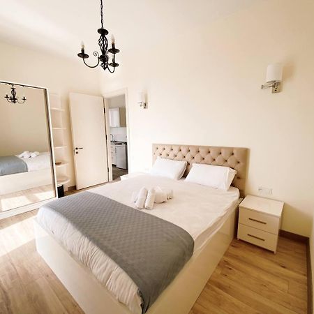 Gg Aparthotel Batumi Exteriör bild