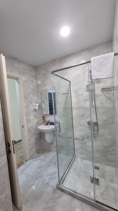 Gg Aparthotel Batumi Exteriör bild