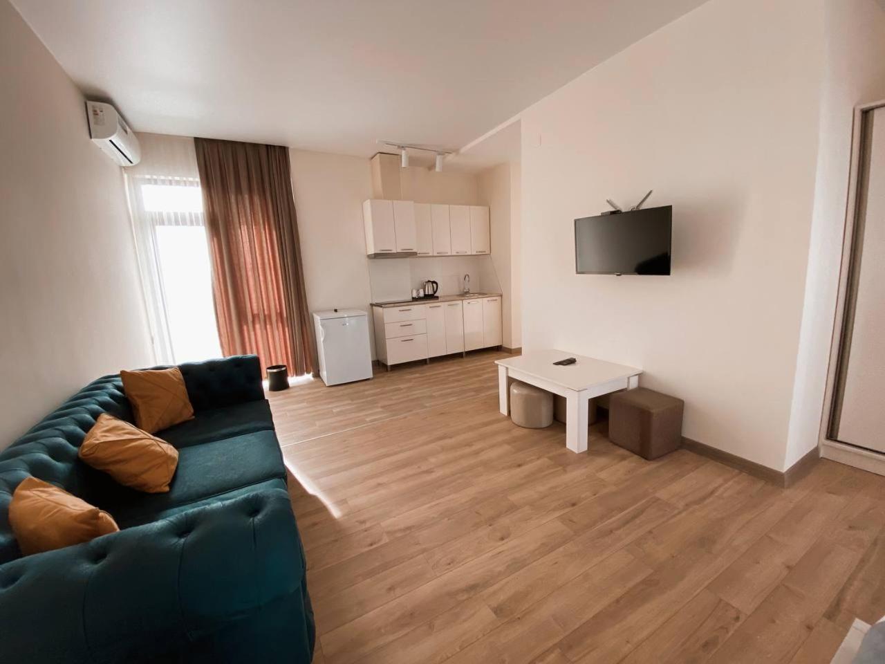 Gg Aparthotel Batumi Exteriör bild