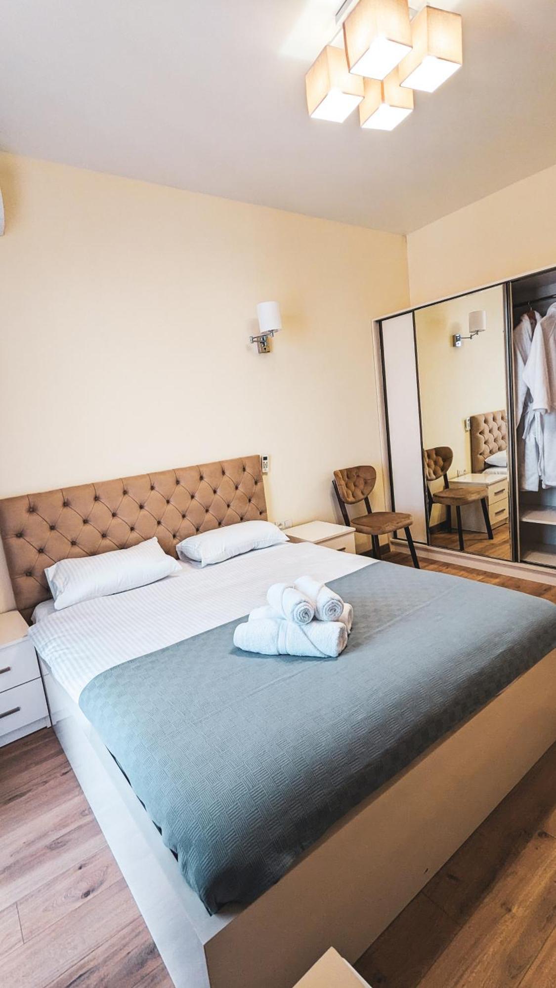 Gg Aparthotel Batumi Exteriör bild