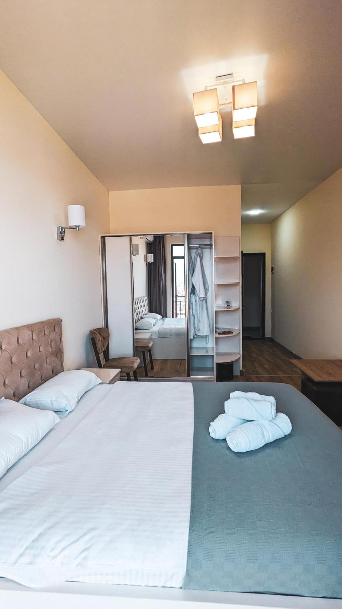 Gg Aparthotel Batumi Exteriör bild