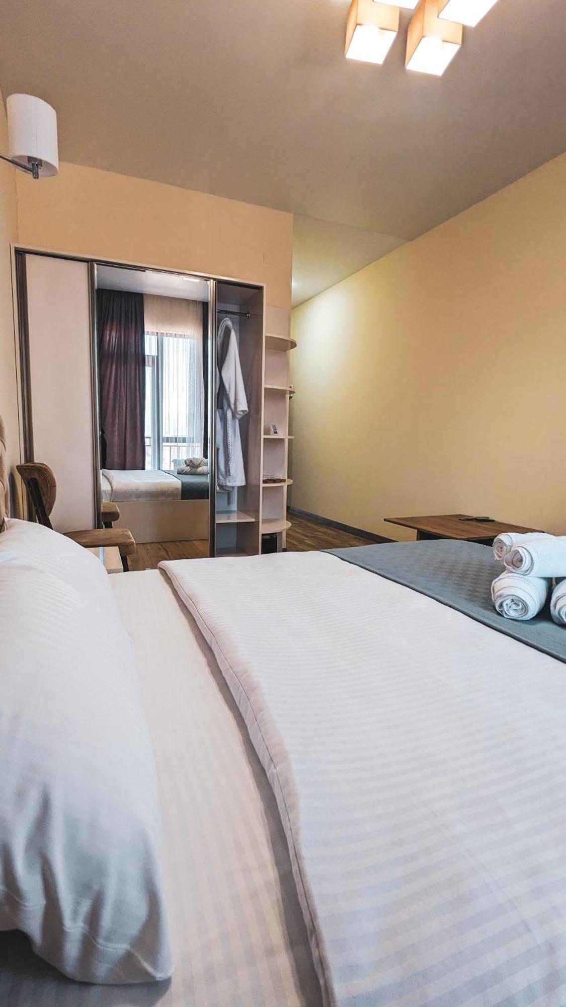 Gg Aparthotel Batumi Exteriör bild