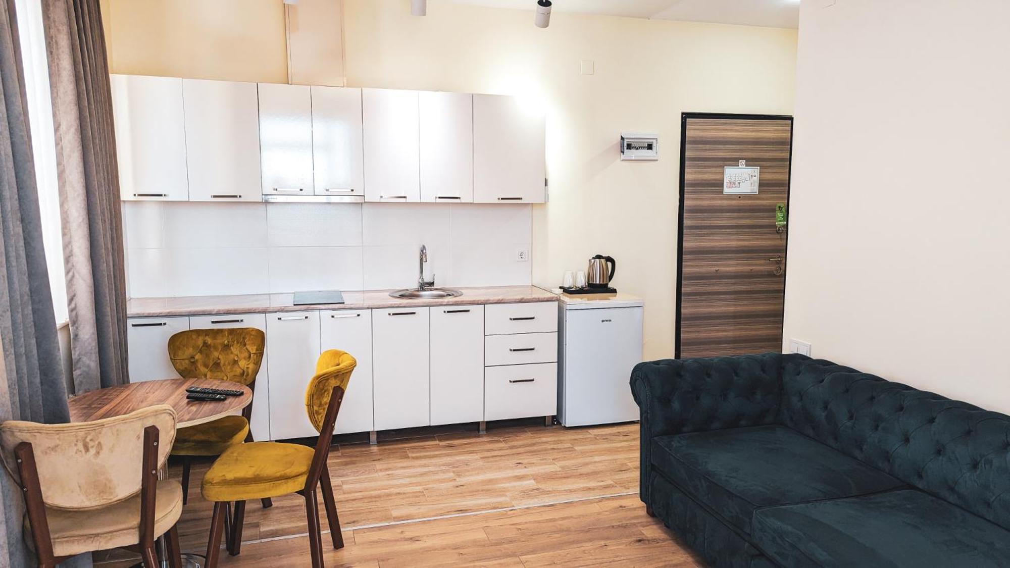 Gg Aparthotel Batumi Exteriör bild