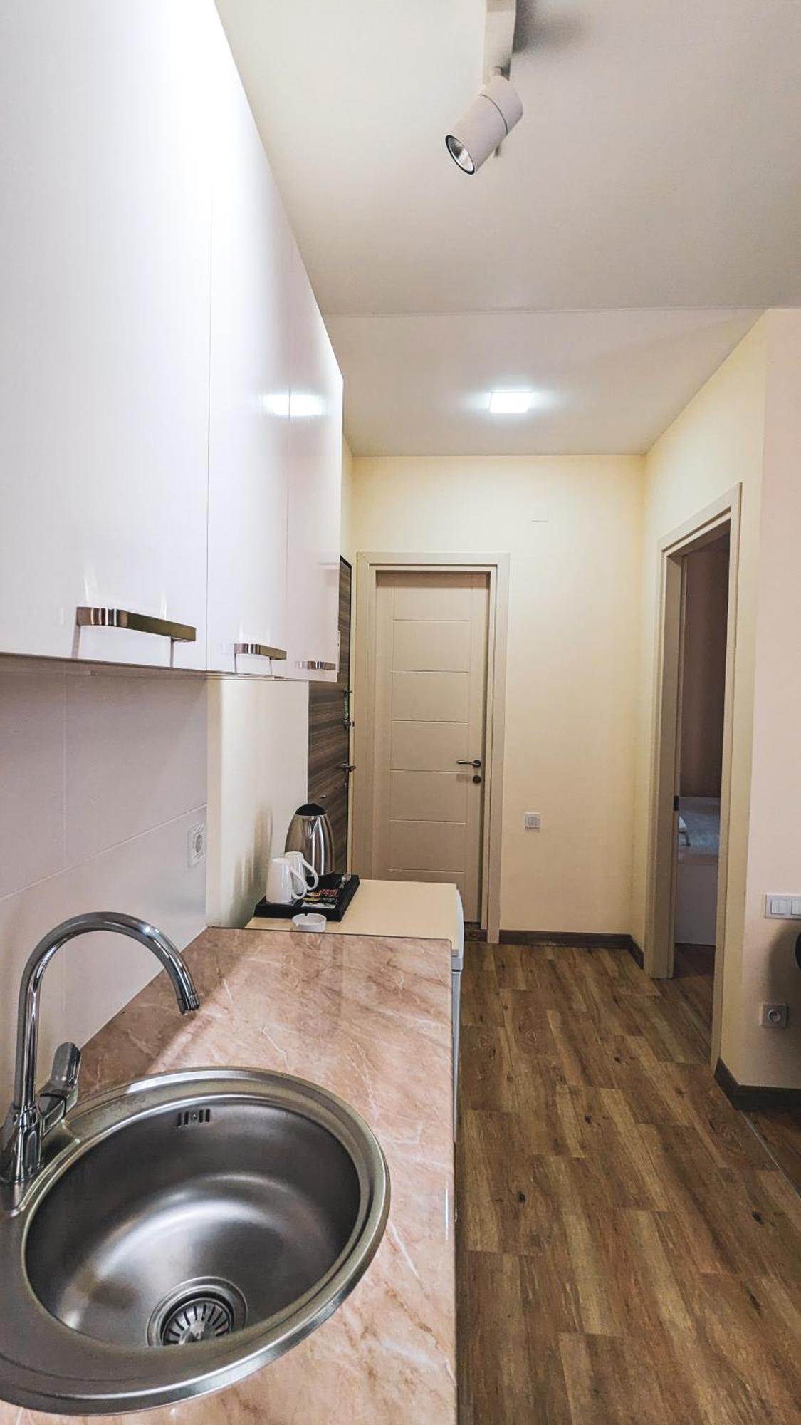 Gg Aparthotel Batumi Exteriör bild