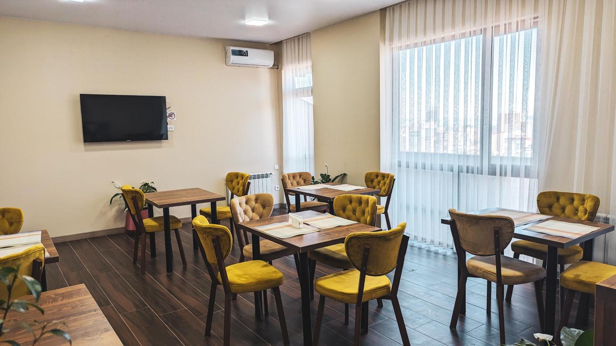 Gg Aparthotel Batumi Exteriör bild