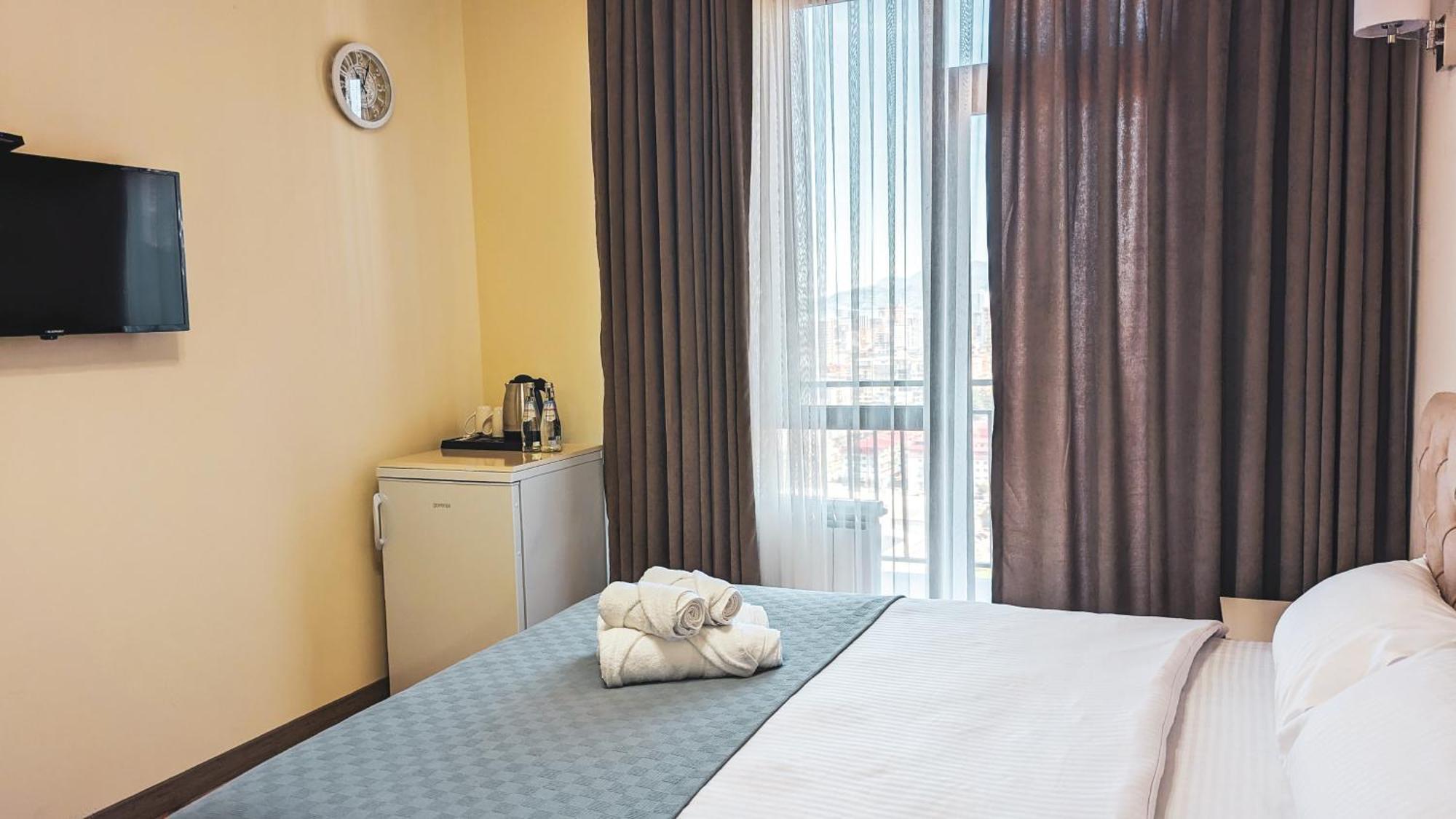 Gg Aparthotel Batumi Exteriör bild