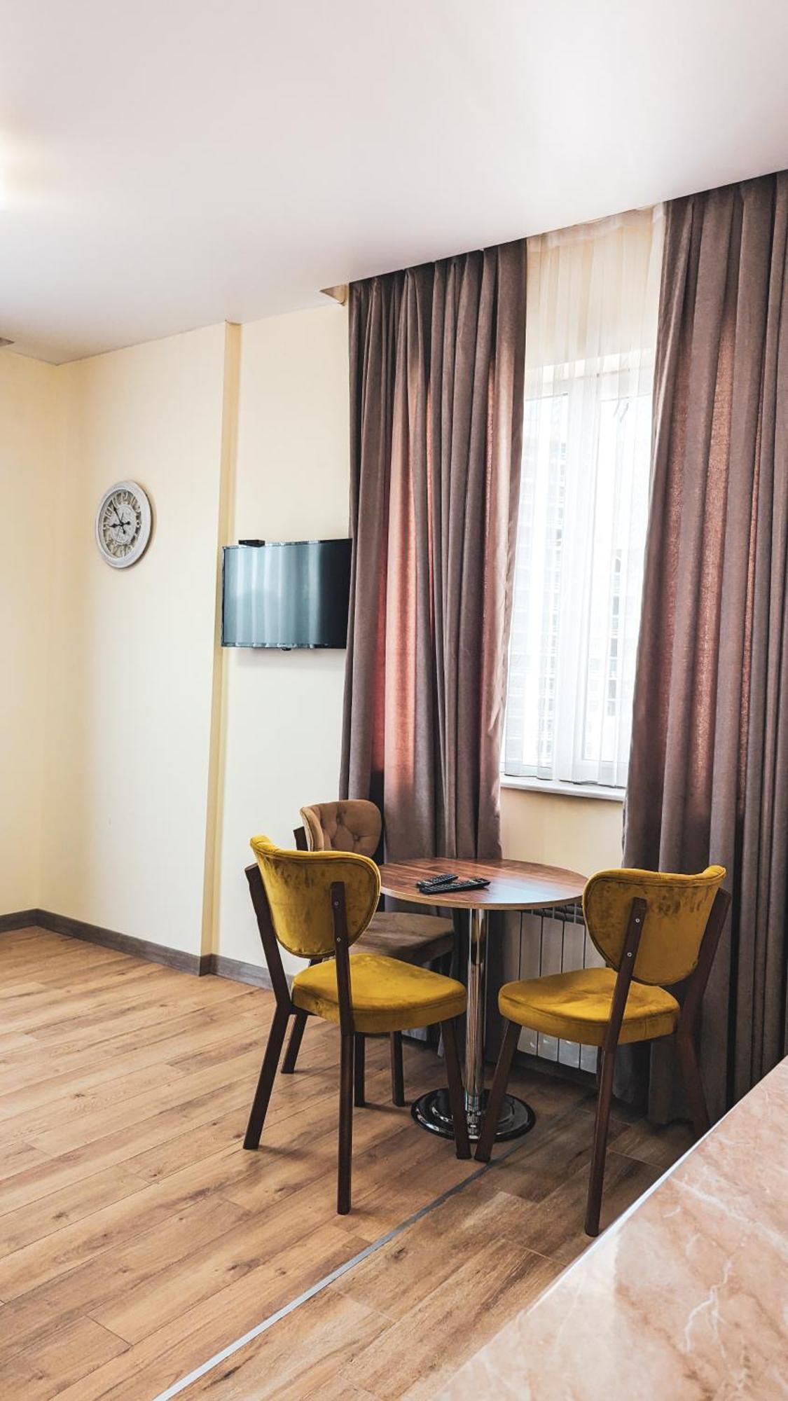 Gg Aparthotel Batumi Exteriör bild