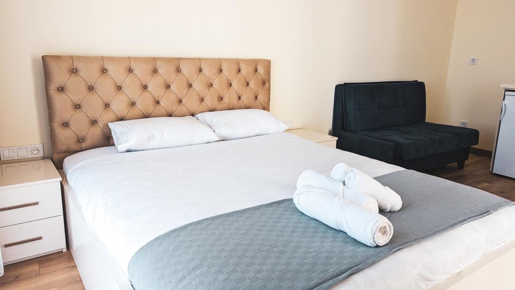 Gg Aparthotel Batumi Exteriör bild