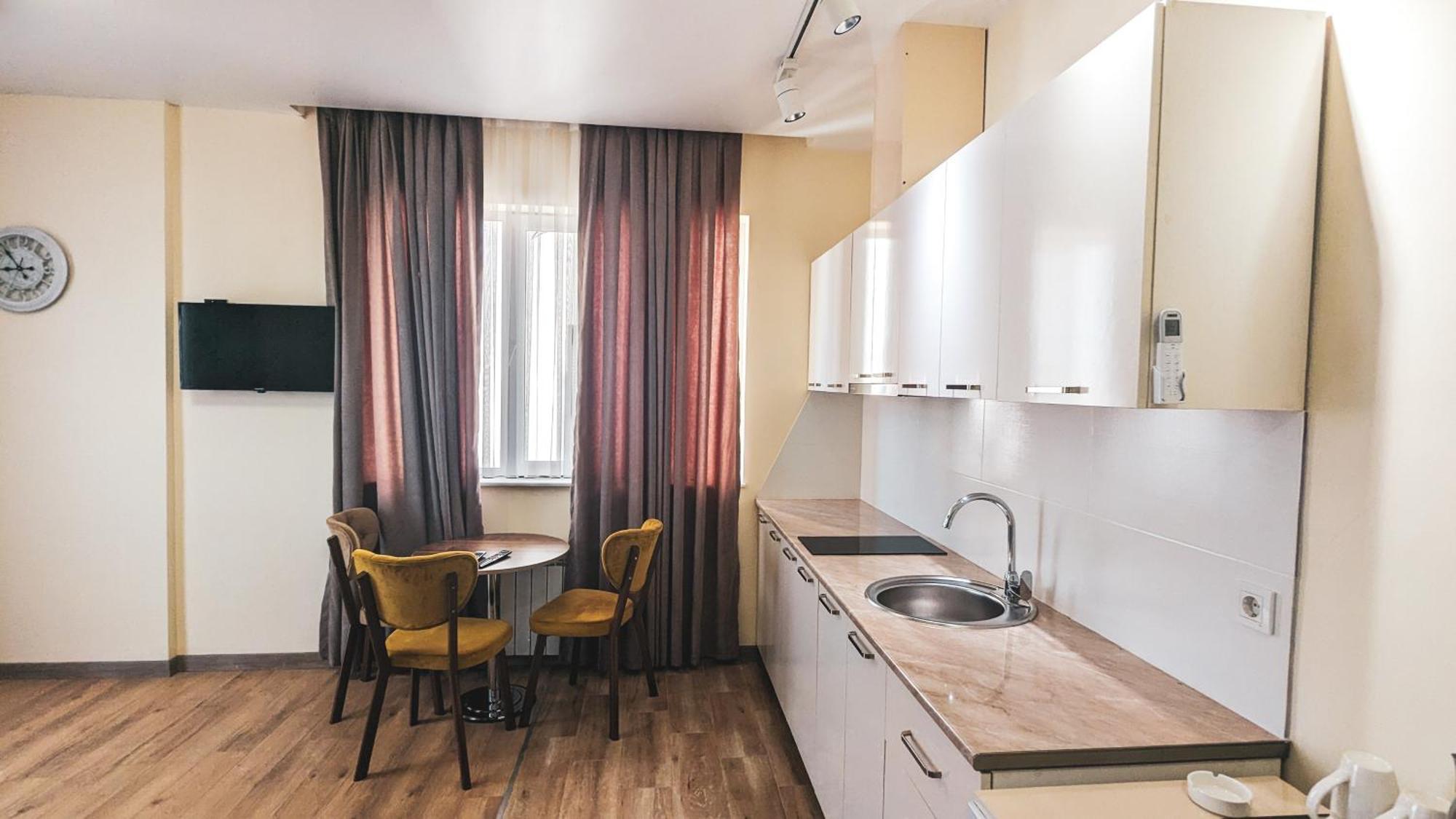 Gg Aparthotel Batumi Exteriör bild