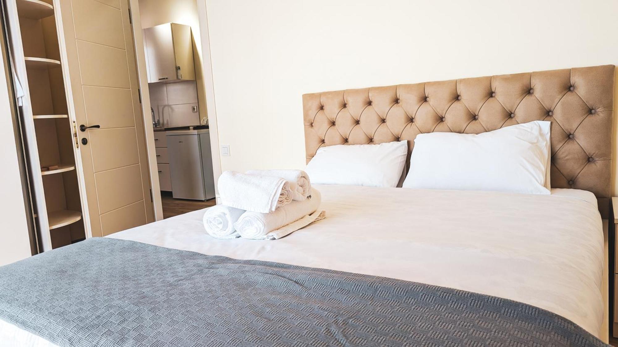 Gg Aparthotel Batumi Exteriör bild